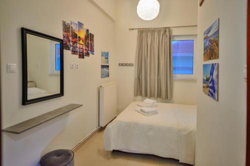 A bed or beds in a room at Mpoulakis Apt 98