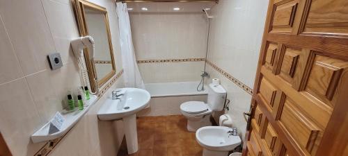 Un baño de Hotel Meson de L’Ainsa