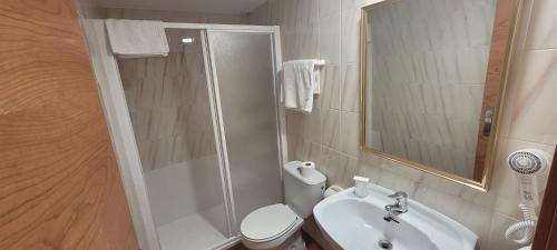 Koupelna v ubytování Hotel Meson de L’Ainsa