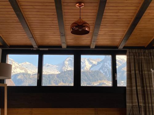 Ein allgemeiner Bergblick oder ein Berglick von des Chalets aus