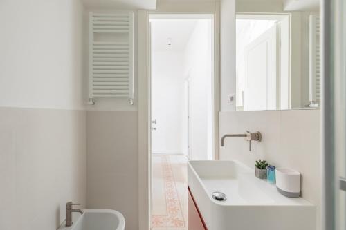 iFlat Lovely apartment with view on Pope window