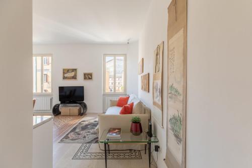 iFlat Lovely apartment with view on Pope window
