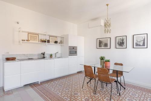 iFlat Lovely apartment with view on Pope window