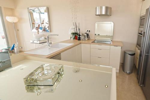 Cannes Magnifique Vue Mer, 2 Chambres, Grande Terrasse et Parking photo 64