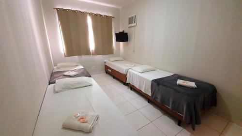 Una cama o camas en una habitación de Copacabana Blue Hotel