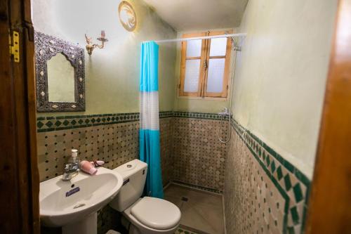 Un baño de Riad Fes Iline