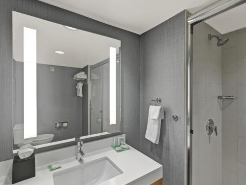 Koupelna v ubytování Hyatt Place Champaign/Urbana