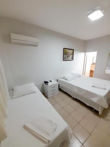 Katil atau katil-katil dalam bilik di Jales Center Hotel
