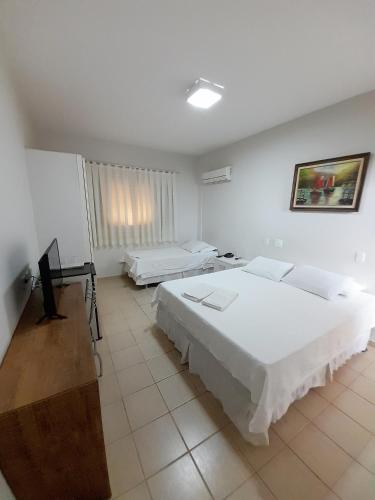 Katil atau katil-katil dalam bilik di Jales Center Hotel