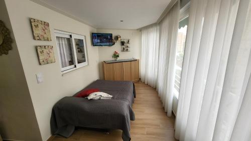 Postel nebo postele na pokoji v ubytování BENIDORM PLAYA LEVANTE