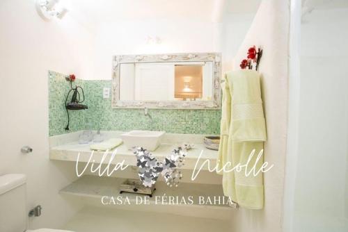 a bathroom with a sink and a mirror at Villa Nicolle - Bahia - Praia do Espelho in Praia do Espelho