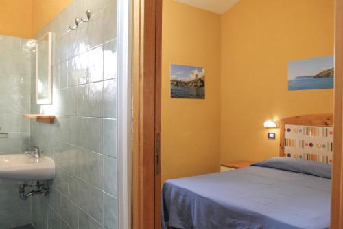 Et badeværelse på Villaggio La Perla
