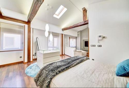 a bedroom with a large bed and a window at Casa Limón UVT01106 in Huarte