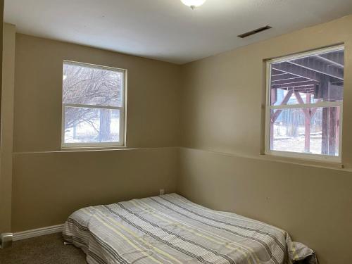 Postel nebo postele na pokoji v ubytování Three Bedroom, California King bed