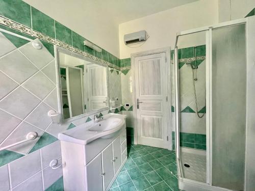 A bathroom at CASA VACANZE MARIAFRANCESCA