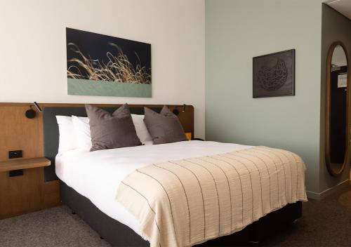 Cama o camas de una habitación en Sudima Queenstown Five Mile