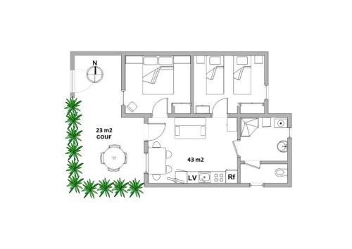 een plattegrond van een huis met meubilair bij Cottage 43 m2 2 épis - Plage à 400m - PARKING Jardin TERRASSE Wifi in Six-Fours-les-Plages