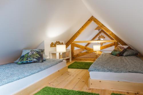 Ein Bett oder Betten in einem Zimmer der Unterkunft Guesthouse Sabine - pr` Skminc