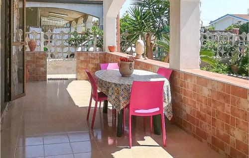 Beautiful home in Pachino with WiFi and 2 Bedrooms