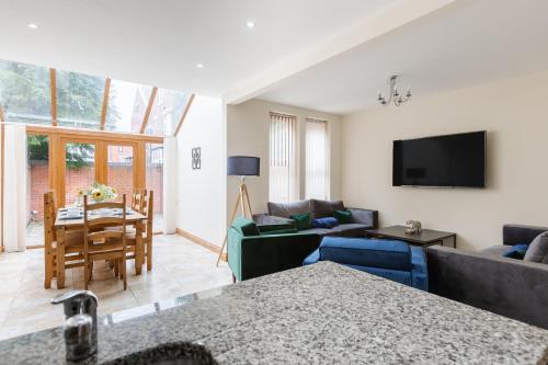a living room with a couch and a table at Albert - 5 Bedrooms Sleeps 11 Parking Wi-Fi Contractors in Preston