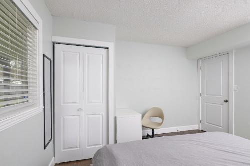 Executive 2 bed 1 bath Spacious & Centrally Located suite. – Photos 2