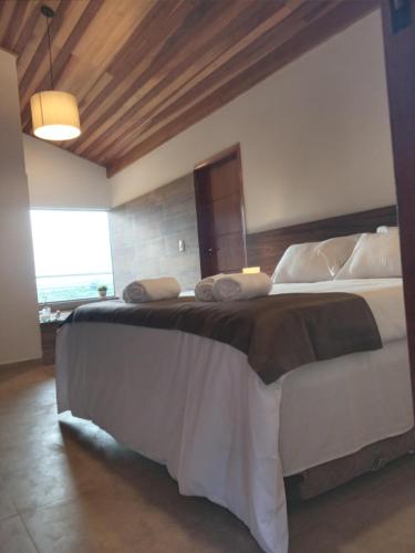 a bedroom with a large bed in a room at Molise Hotel Fazenda in Serra Negra