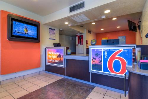 Motel 6-Jurupa Valley, CA - Riverside West