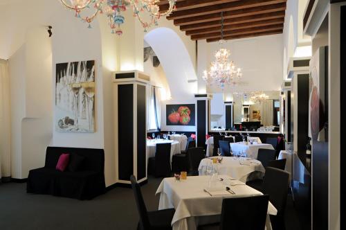 ห้องอาหารหรือที่รับประทานอาหารของ Hotel Cristallo