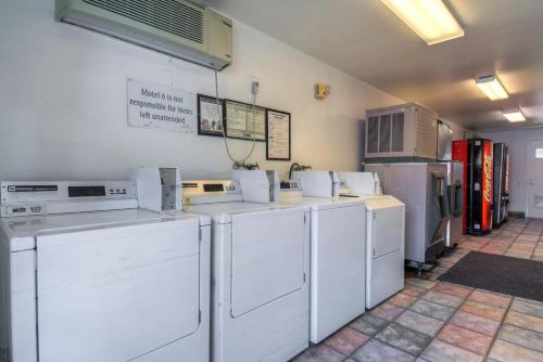 
a kitchen with a refrigerator, stove, sink and a microwave at Motel 6-San Dimas, CA - Los Angeles in San Dimas
