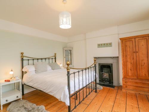 En eller flere senge i et værelse på Brock Cottage