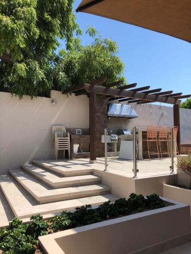 a patio with a grill and a table and chairs at Casa Islas in Puerto Peñasco