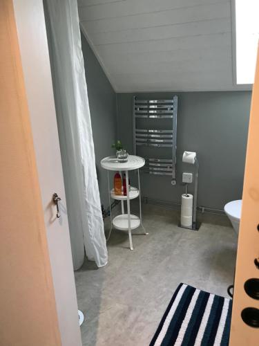 a small bathroom with a table and a sink at Rum på landet in Klagstorp