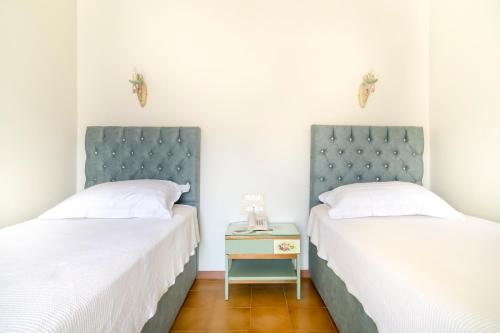 two beds sitting next to each other in a bedroom at Agia Markella in Chios