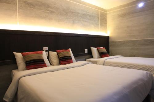 a room with two beds with pillows on them at Bangkok 68 in Bangkok