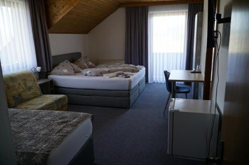 Postel nebo postele na pokoji v ubytování Pension-Ferienwohnung Rotar