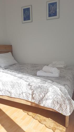 Ein Bett oder Betten in einem Zimmer der Unterkunft Belfry House Nafplio