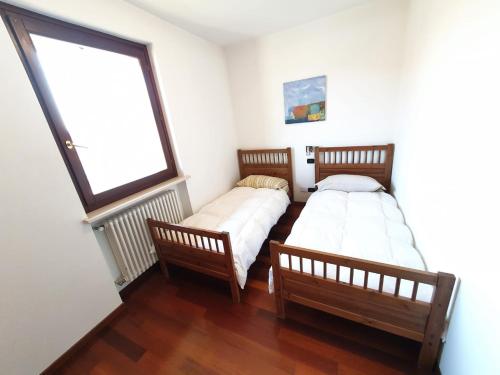 Ένα ή περισσότερα κρεβάτια σε δωμάτιο στο Il Glicine sul Garda casa vacanze