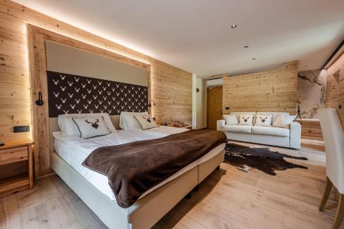 Ένα ή περισσότερα κρεβάτια σε δωμάτιο στο Boutique Hotel e Chalets Salvadori