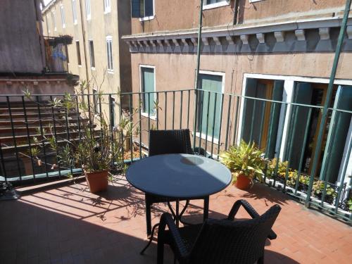 a patio with a table and chairs on a balcony at Cà Del Dose in Venice