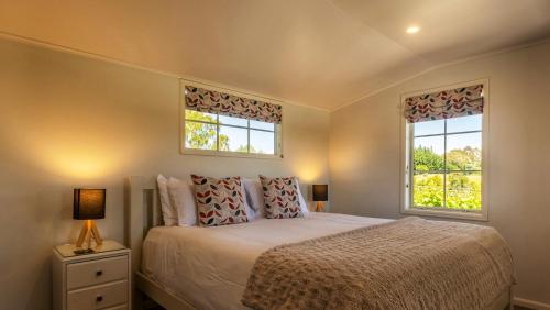 Ένα ή περισσότερα κρεβάτια σε δωμάτιο στο Kina Beach Cottages