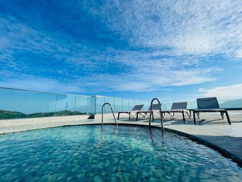 Swimming pool sa o malapit sa Armin Homes Altara Residences Quy Nhon