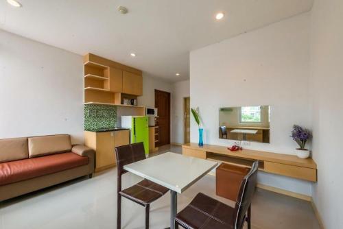 a living room with a couch and a table and chairs at BANGKOK.GRAND.RESORT in Bang Bo