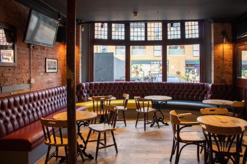 a room with tables and chairs in a restaurant at Fountain Hotel in London