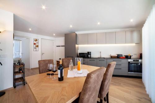 Kuchyň nebo kuchyňský kout v ubytování Adler Living Attika Wohnung
