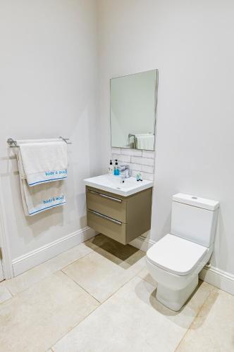 Ένα μπάνιο στο Cheltenham View Lodge