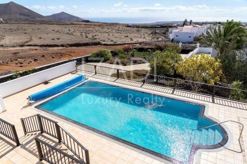Gallery image of Villa Montaña Lanzarote - Large Private Pool - Sleeps 10 in El Mojón