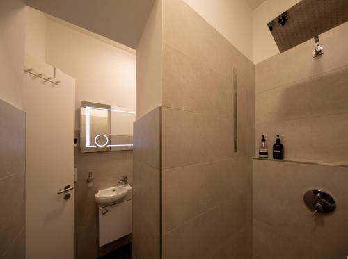 a bathroom with a toilet and a sink at Apartment in zentraler Lage zur Dortmunder Innenstadt in Dortmund