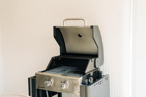 a grill sitting on top of a stove at Linda Terrace by Quokka 360 - modern one-bedroom flat with sun terrace in Locarno