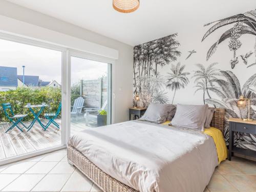 En eller flere senge i et værelse på Holiday Home Blue House by Interhome