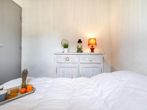Łóżko lub łóżka w pokoju w obiekcie Apartment Erromardy - Irrintzina by Interhome